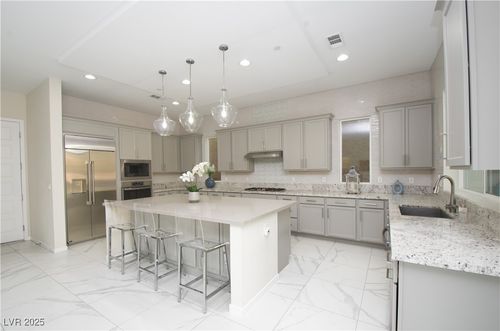 8 Vista Outlook St, Henderson, NV, 89011-3165 | Card Image