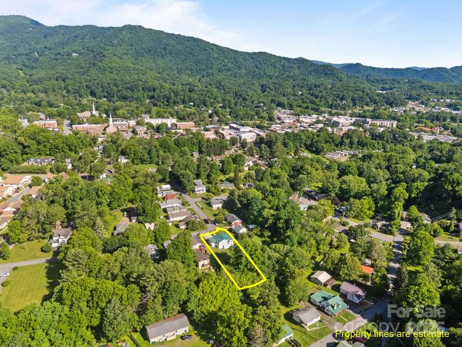 109 Short St, Home with 3 bedrooms, 2 bathrooms and null parking in Waynesville NC | Image 37