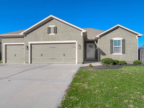 31710 W 171st St, Gardner, KS, 66030-8208 | Card Image