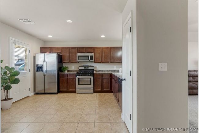 20804 E 32 Nd Pl S, House other with 3 bedrooms, 2 bathrooms and null parking in Broken Arrow OK | Image 10
