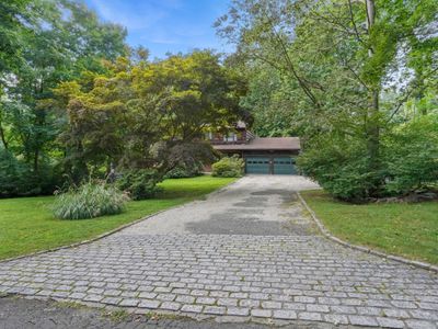 FRONT DRIVEWAY | Image 2