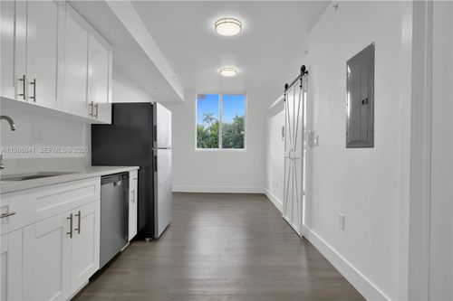 305-1620 Nw 18th St, Miami, FL, 33125-2433 | Card Image