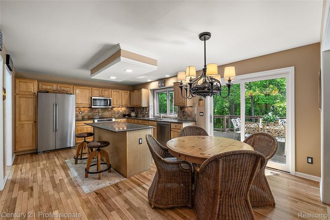 Kitchen and Eating Area | Image 14