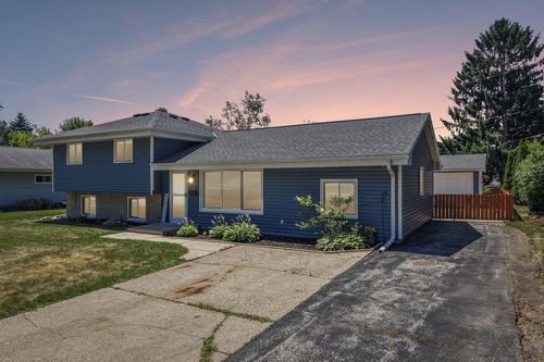 222 Millwood Lane, Waukesha, WI, 53188 | Card Image