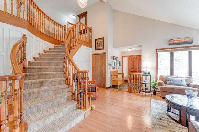 324 Coach Grove Place Sw, Home with 4 bedrooms, 3 bathrooms and 4 parking in Calgary AB | Image 6