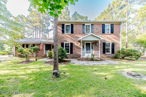 100 E Hedgelawn Way, Southern Pines, NC, 28387-7125 | Card Image