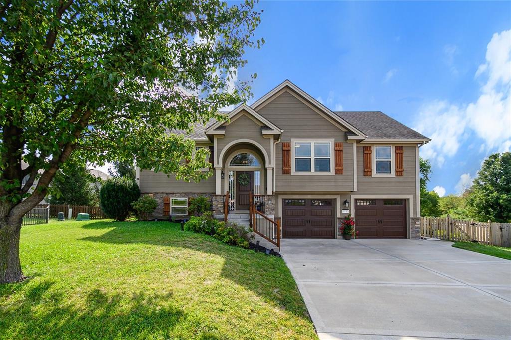 197th Ct, Smithville, MO 64089