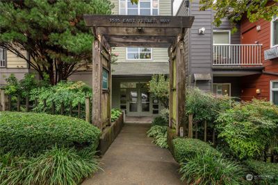 305 - 1515 E Yesler Way, Condo with 2 bedrooms, 1 bathrooms and 1 parking in Seattle WA | Image 1