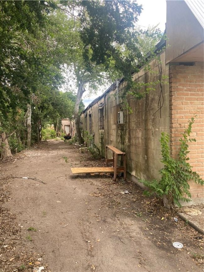 101 Rockport St, Condo with 6 bedrooms, 0 bathrooms and null parking in Mathis TX | Image 6