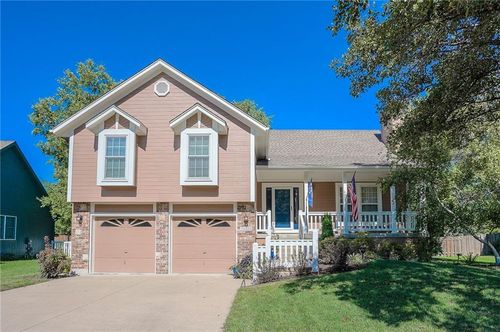 1404 Ne Oakwood Dr, Lee's Summit, MO, 64086-4010 | Card Image
