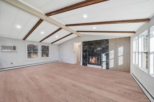 361 Erie St, Holbrook, NY, 11741-2926 | Card Image