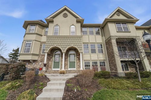 704 Green Ln, Union, NJ, 07083-7766 | Card Image