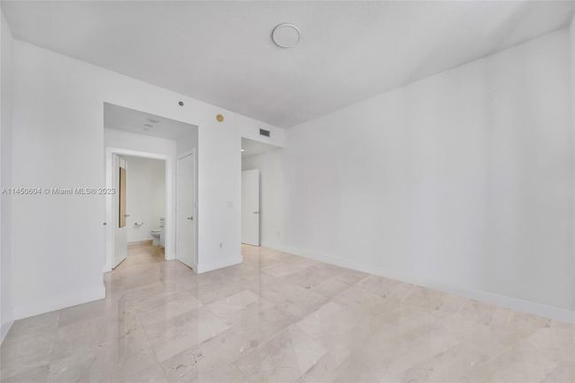 APT-4307 - 1060 Brickell Ave, Condo with 3 bedrooms, 3 bathrooms and null parking in Miami FL | Image 31