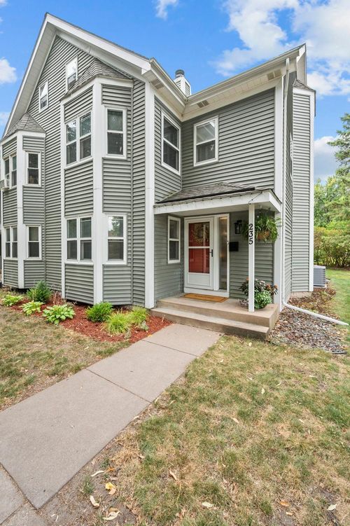 235 Kent St, Saint Paul, MN, 55102-1741 | Card Image