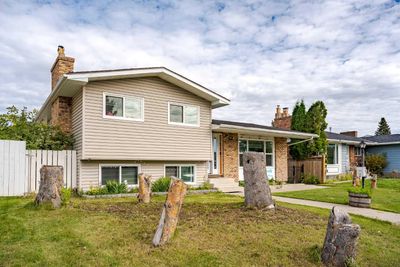 228 Pinecrest Cres Ne, House detached with 3 bedrooms, 3 bathrooms and 10 parking in Calgary AB | Image 3