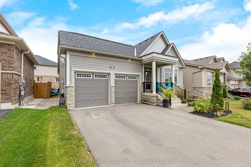 61 Kirvan St, Fergus, ON, N1M0G9 | Card Image