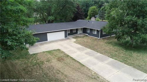 11564 Pleasant View Dr, Pinckney, MI, 48169-9558 | Card Image