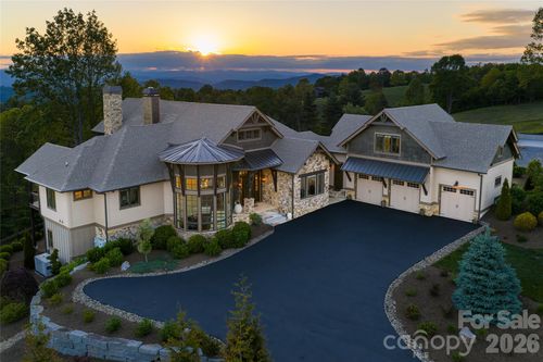 31 Bear Tree Ct, Hendersonville, NC, 28792-0429 | Card Image