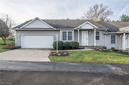 3278 Sumser St Nw, North Canton, OH, 44720-7951 | Card Image