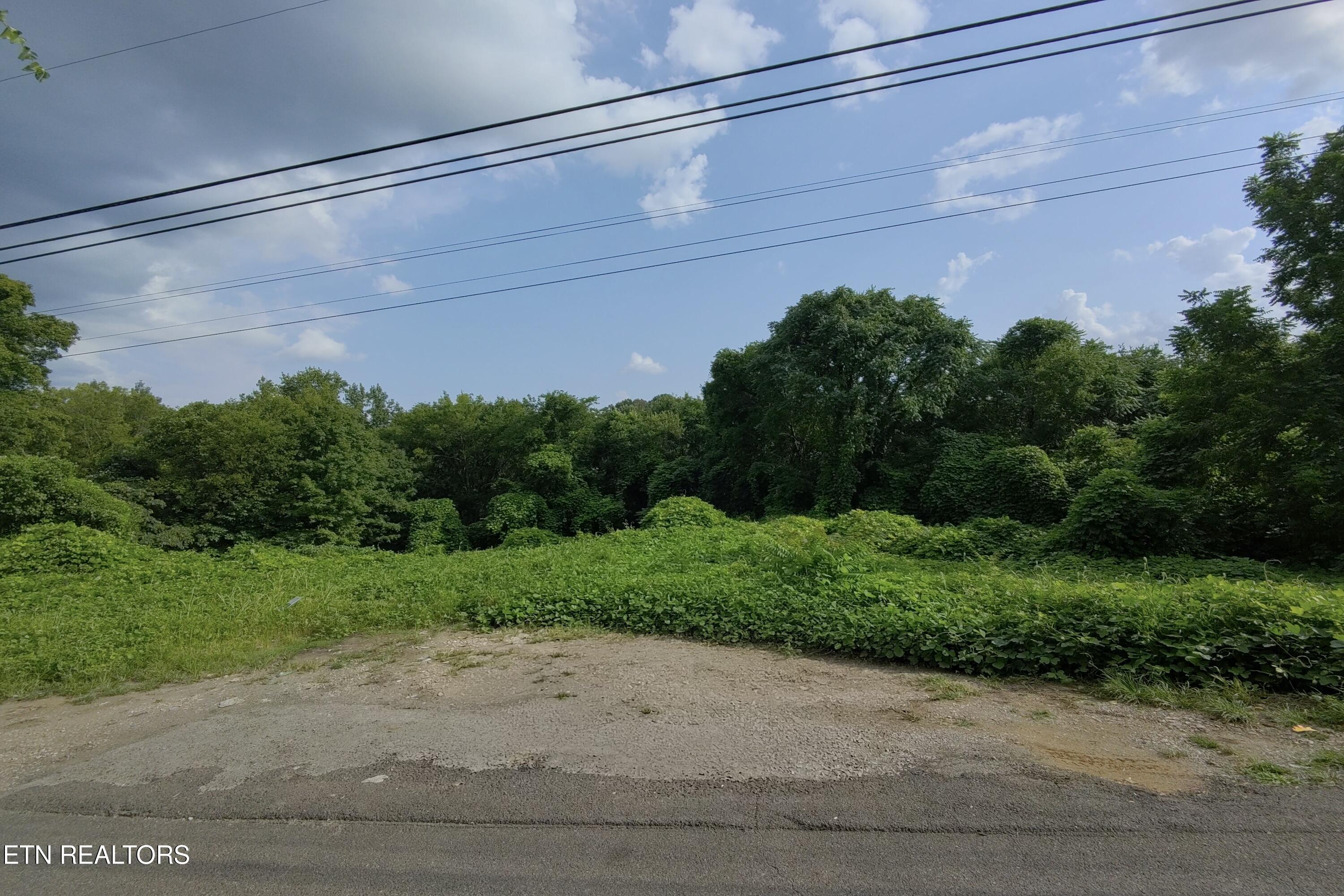 Land in Knoxville