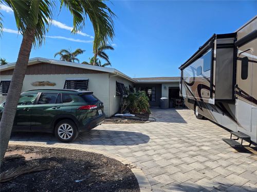 11340 5th Street E, TREASURE ISLAND, FL, 33706 | Card Image