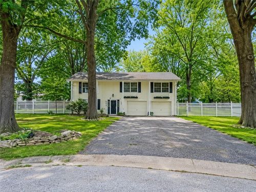 802 S 10th St, Louisburg, KS, 66053-4093 | Card Image