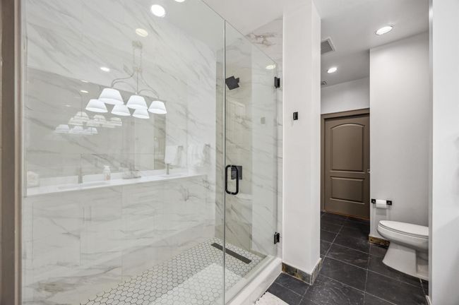 Well-appointed bathroom with a combination tub/shower and modern touches | Image 27
