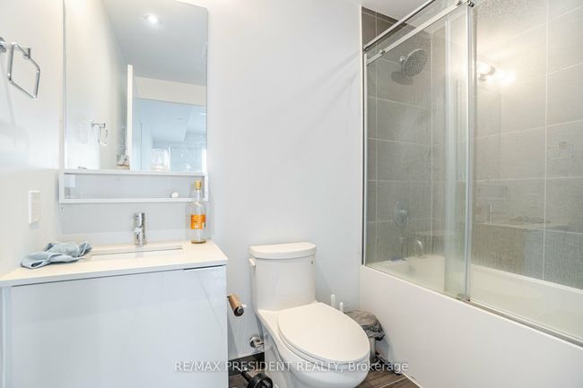 5702 - 5 Buttermill Ave, Condo with 3 bedrooms, 2 bathrooms and 1 parking in Vaughan ON | Image 18