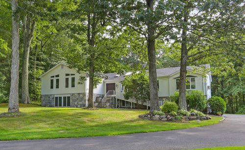 89 Cranbury Dr, Trumbull, CT, 06611-1466 | Card Image