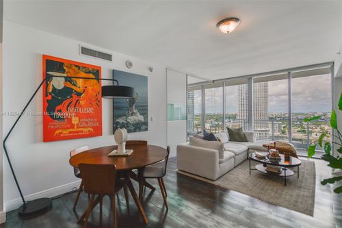 apt-2707-92 Sw 3rd St, Miami, FL, 33130-3093 | Card Image