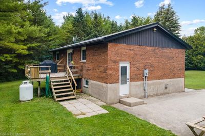 703021 Walker Sideroad, House other with 3 bedrooms, 1 bathrooms and 22 parking in Chatsworth ON | Image 2