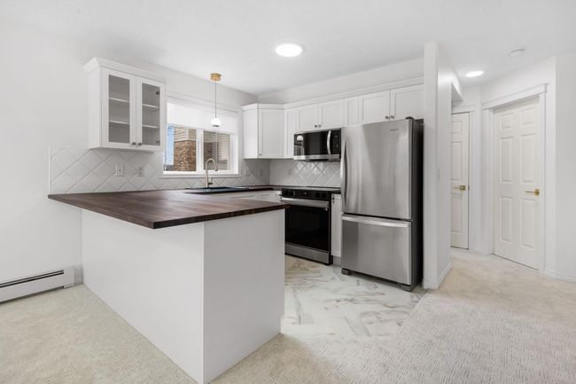 2205 - 7451 Springbank Blvd Sw, Condo with 2 bedrooms, 2 bathrooms and 1 parking in Calgary AB | Image 8
