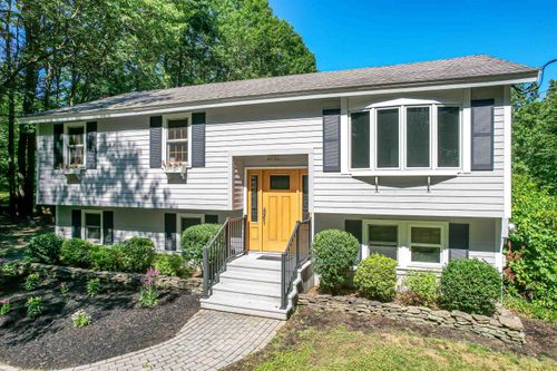 8 Phoenix Dr, Kingston, NH, 03848-3630 | Card Image