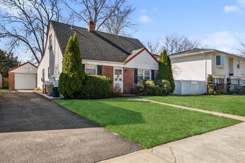 222 William St, Williston Park, NY, 11596-1039 | Card Image