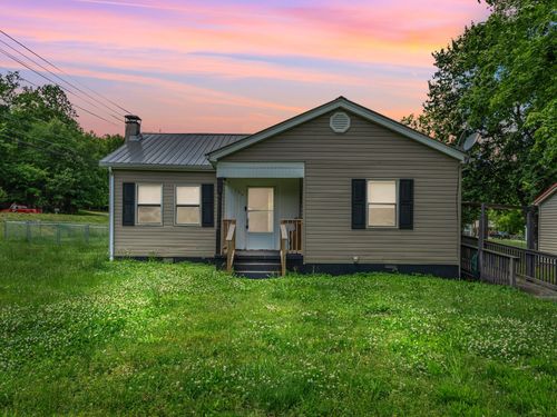 100 Park Cir, Waverly, TN, 37185-1417 | Card Image