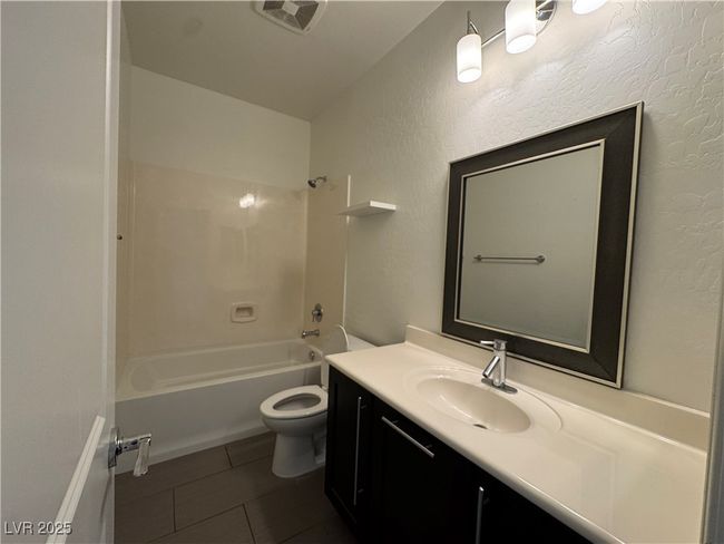 Secondary Bathroom | Image 19