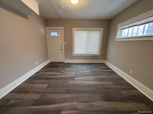 22065 Linwood Ave, Eastpointe, MI, 48021-2150 | Card Image