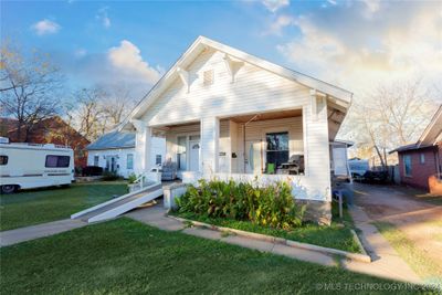 207 W Adams Avenue, Home with 2 bedrooms, 2 bathrooms and null parking in McAlester OK | Image 2