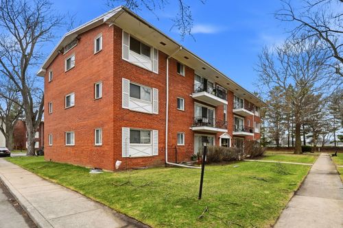 unit-304-10111 Old Orchard Ct, Skokie, IL, 60076-1068 | Card Image