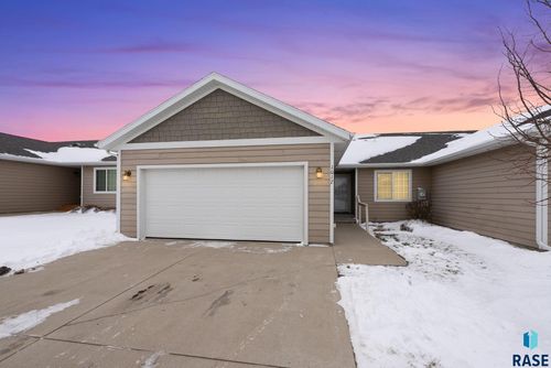 1017 N Crestfield Pl, Sioux Falls, SD, 57107-8509 | Card Image