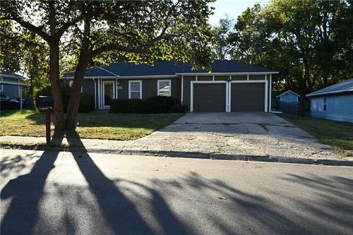 619 N Walnut St, Olathe, KS, 66061-2545 | Card Image