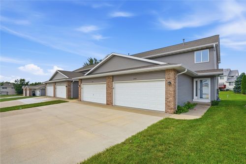 2640 Pheasant Ridge Ct, Marion, IA, 52302-5674 | Card Image