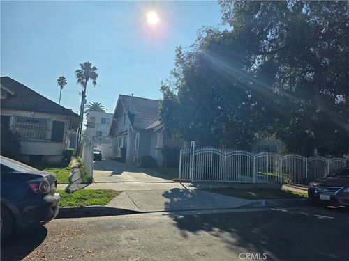 1180 W 39th Pl, Los Angeles, CA, 90037-1557 | Card Image