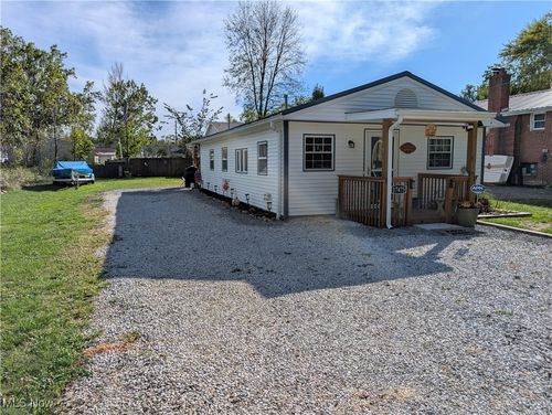 17475 Beach Ln, Lake Milton, OH, 44429-9741 | Card Image