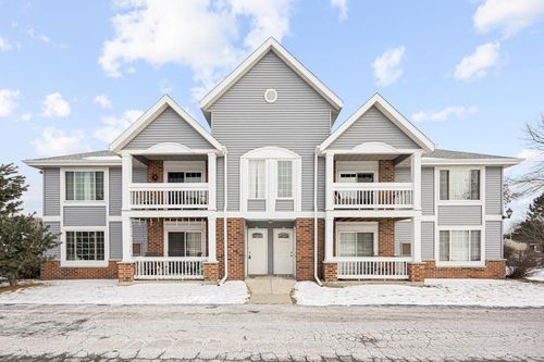 202-3640 E Barbara Court, Oak Creek, WI, 53154 | Card Image