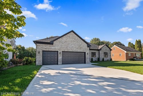 5636 Paris Dr, Sterling Heights, MI, 48310-4145 | Card Image