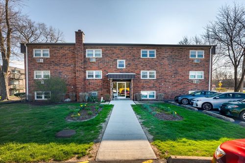 1b-5740 East Ave, Countryside, IL, 60525-7229 | Card Image