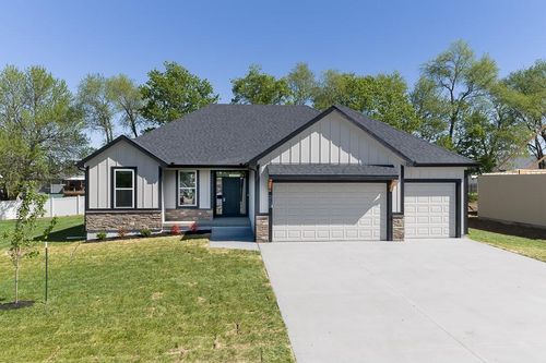 2703 Stone Creek Ave, Tonganoxie, KS, 66086 | Card Image