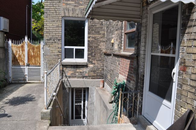 131 Dovercourt Rd, House attached with 4 bedrooms, 3 bathrooms and 2 parking in Toronto ON | Image 17