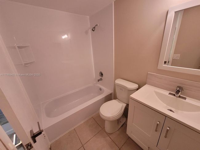 14 - 14 Salisbury A, Condo with 1 bedrooms, 2 bathrooms and null parking in West Palm Beach FL | Image 8